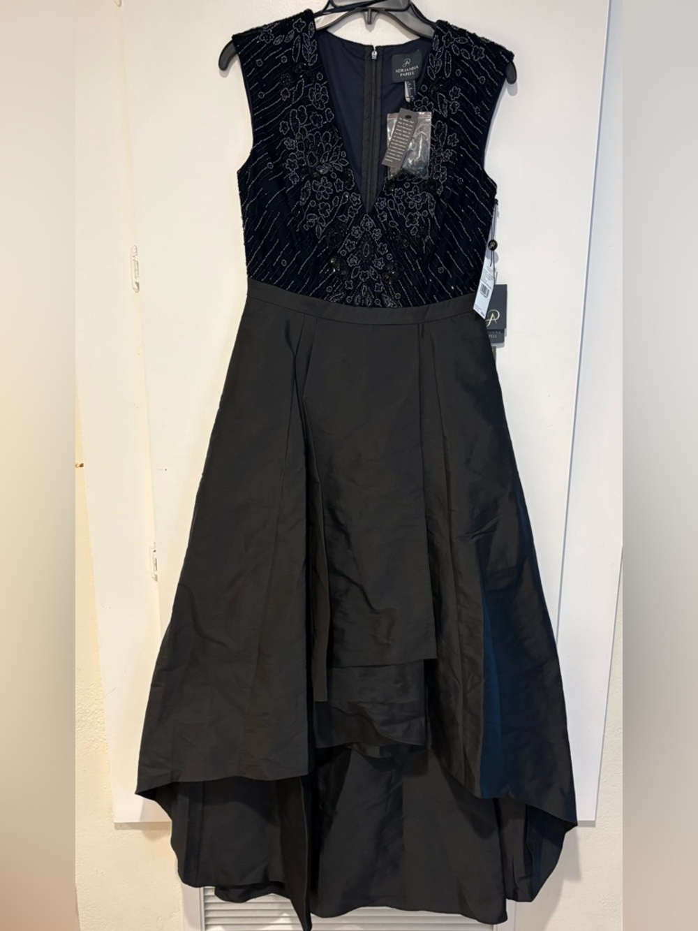 Adrianna Papell Beaded Velvet Taffeta Dress NWT Size 4 Black Formal